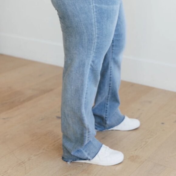 MILDRED HIGH RISE V FRONT WAISTBAND STRAIGHT JEANS - Picture 7 of 7